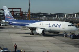 aviones lan chile en aeropuerto internacional