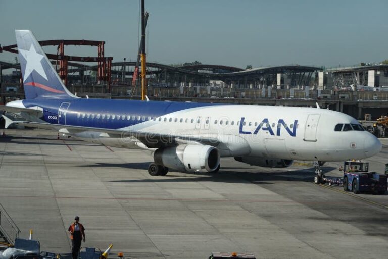 aviones lan chile en aeropuerto internacional