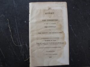 billetes chilenos junto a documento legal embargo