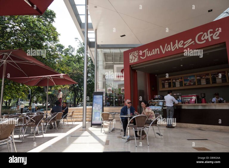 cafeteria juan valdez plaza egana exterior