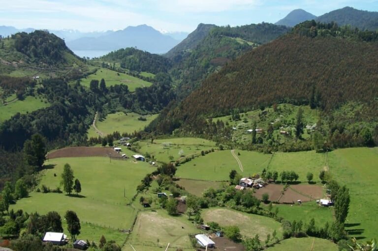 campo rural chileno con terreno extenso