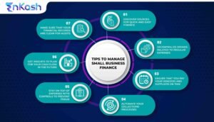 dueno de pequena empresa gestionando documentos financieros