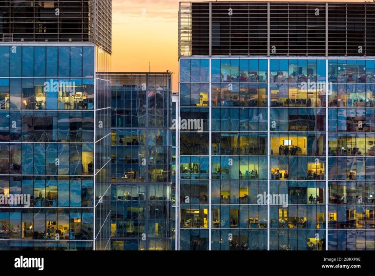 edificio corporativo moderno chile fachada vidrio