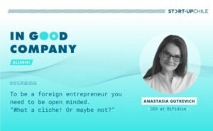 emprendedor chileno escribiendo plan de negocio