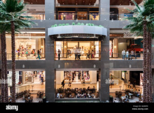 entrada moderna centro comercial costanera center