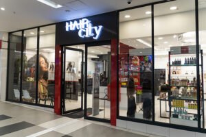 entrada principal costanera center con tienda sally beauty