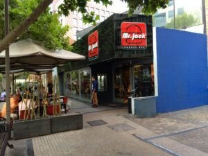 entrada principal parque arauco tienda mr jack