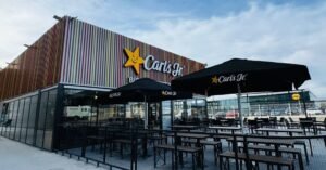 exterior restaurante carls jr plaza oeste