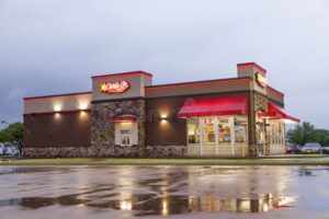 fachada restaurante carls jr parque arauco