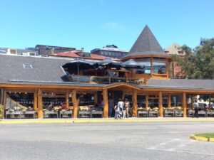 fachada restaurante cassis puerto varas