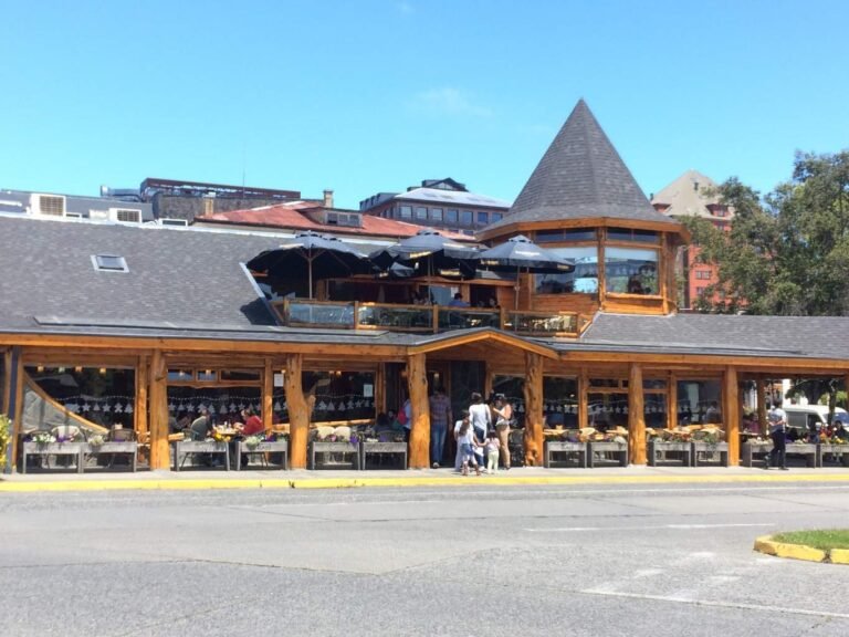 fachada restaurante cassis puerto varas