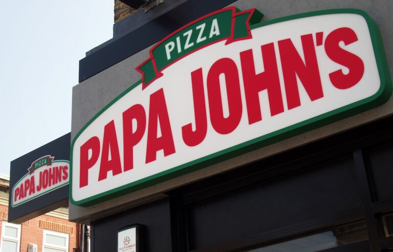 logo pedidosya con pizza papa johns