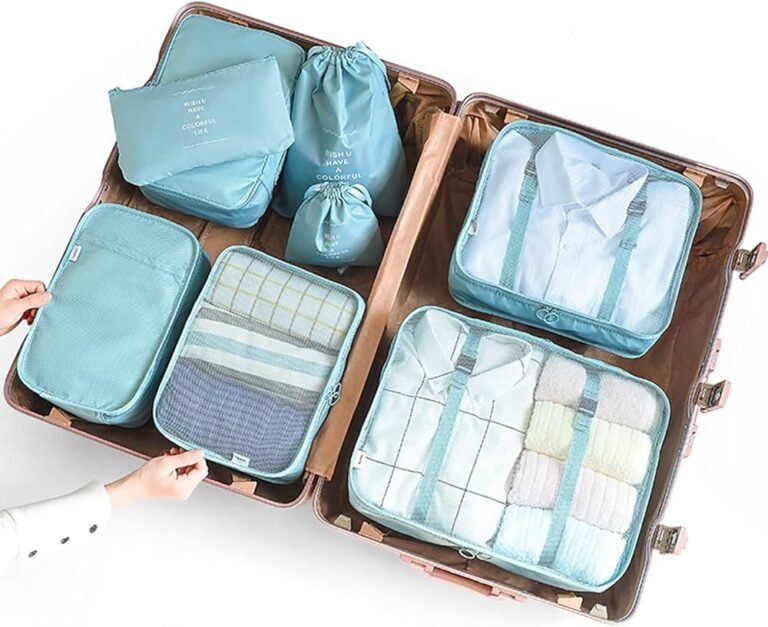 maletas organizadas en tienda de equipaje