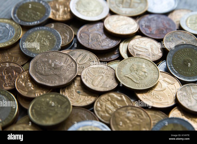 monedas peruanas y chilenas juntas