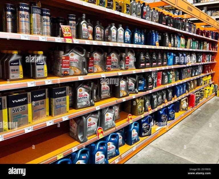 motor y aceite de motor con botellas variadas