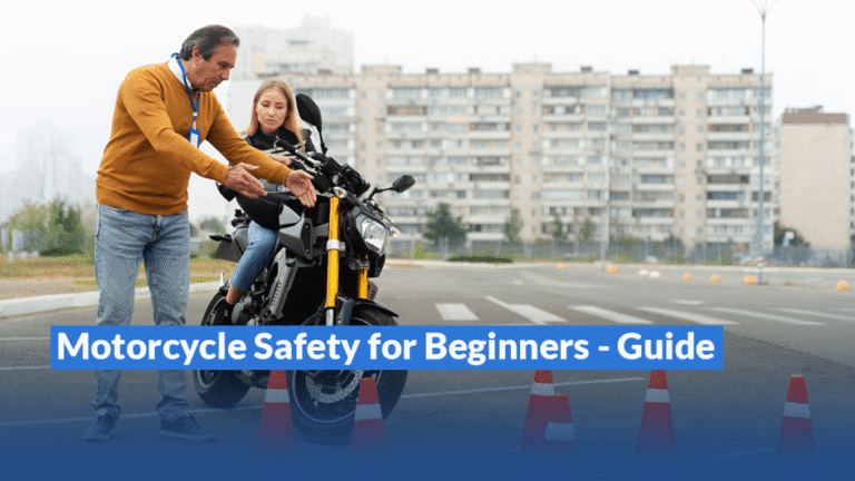 motos en carretera con casco y seguro visible