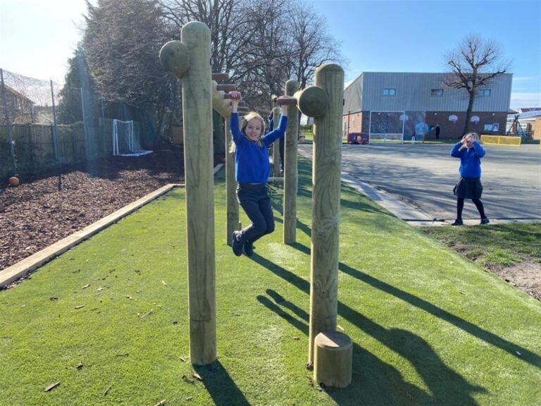 parque san jorge arboles caminos y juegos infantiles