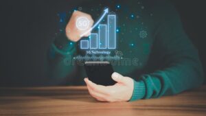 persona usando smartphone con senal 5g visible