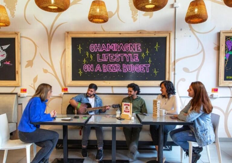 recepcion amable en centro comunitario chile