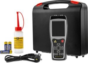 telefono movil chileno con lupa analizando pantalla