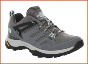 zapatos the north face exhibidos en tienda ripley